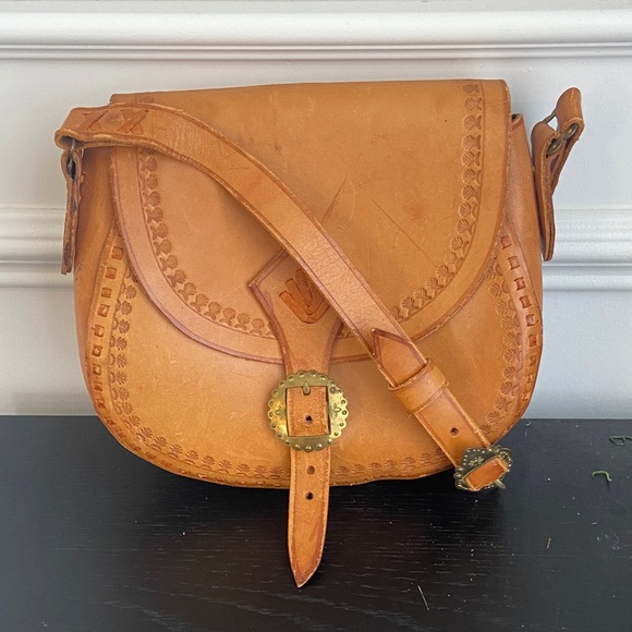 Hand Crafted Handbags - VTG Hand Tooled Tan Saddle Leather Purse Shoulder Bag